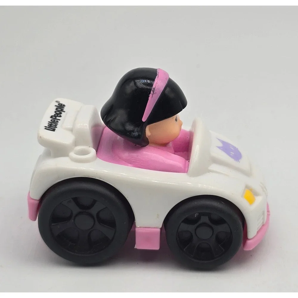 Fisher Price Little People Wheelies Sonya Lee Kitty Cat White Car Vintage 2009